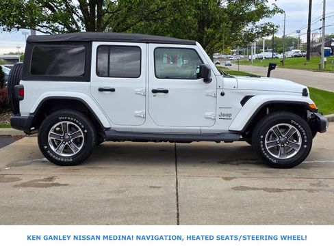 Used 2018 Jeep Wrangler Unlimited Sahara AWD/4WD image 2