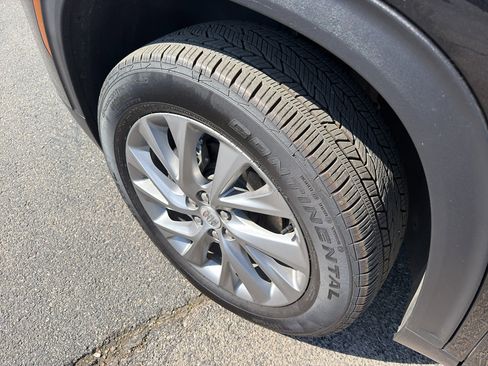 Used 2025 Buick Enclave Preferred image 7