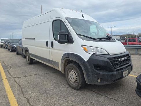 Used 2025 RAM ProMaster 2500 w/ Convenience Group FWD image 3