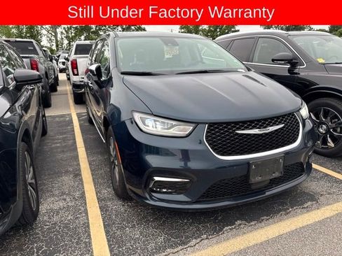 Used 2023 Chrysler Pacifica Limited FWD image 6