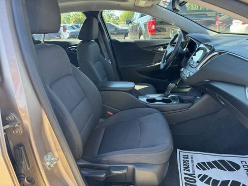 Used 2018 Chevrolet Malibu LT FWD image 15