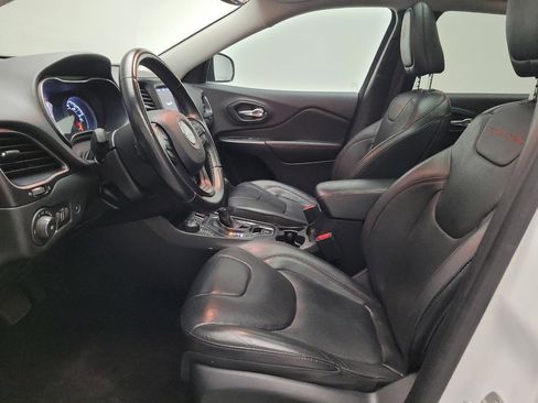 Used 2019 Jeep Cherokee Trailhawk image 17