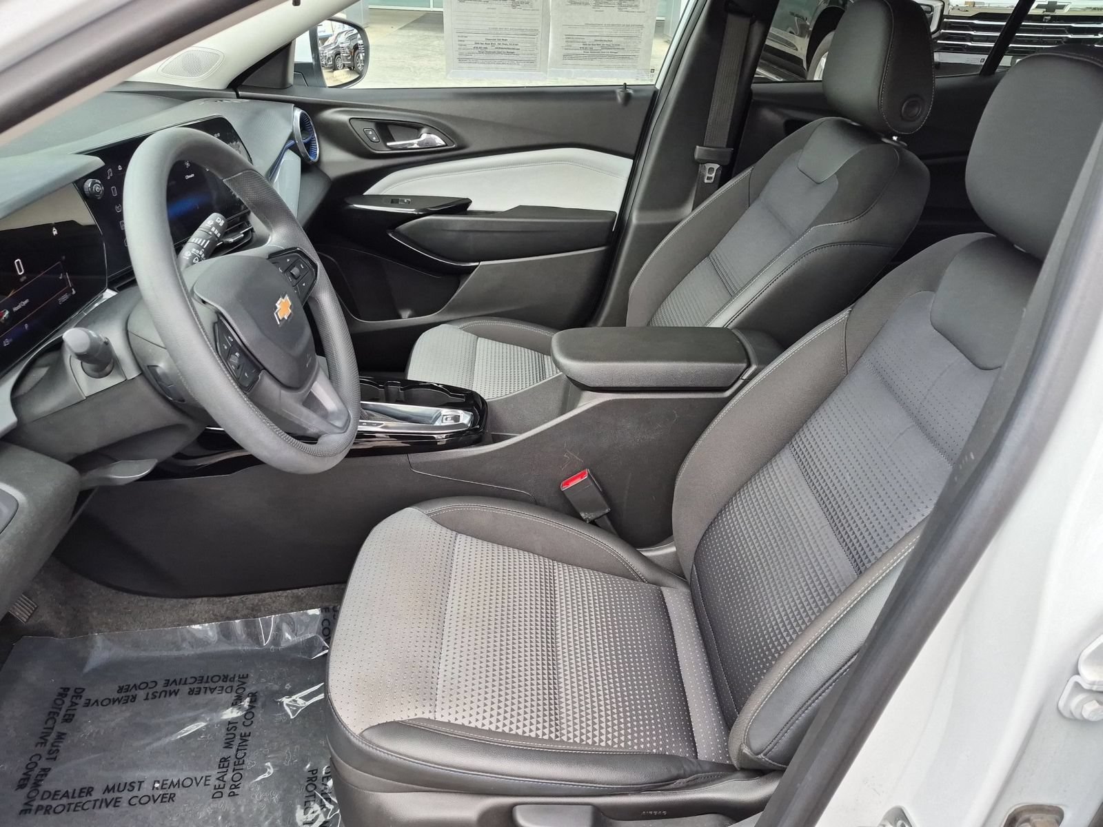 Used 2025 Chevrolet Trax LT w/ LPO, Blackout Package FWD image 21