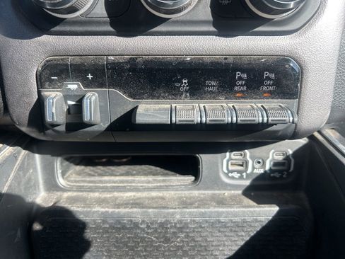 Used 2020 RAM 1500 Big Horn AWD/4WD image 12
