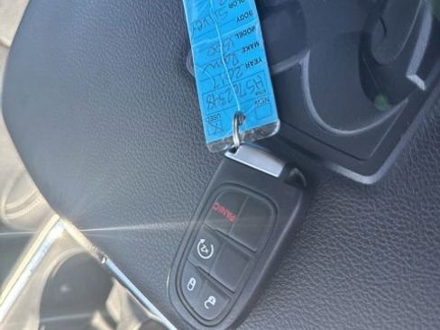 Used 2017 RAM 1500 Laramie AWD/4WD image 32
