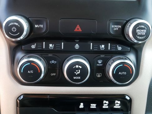 Used 2022 RAM 1500 Laramie AWD/4WD image 23