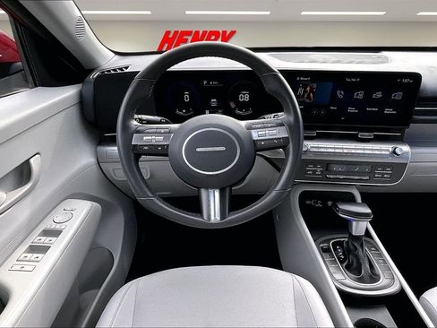 Used 2025 Hyundai Kona SEL image 9