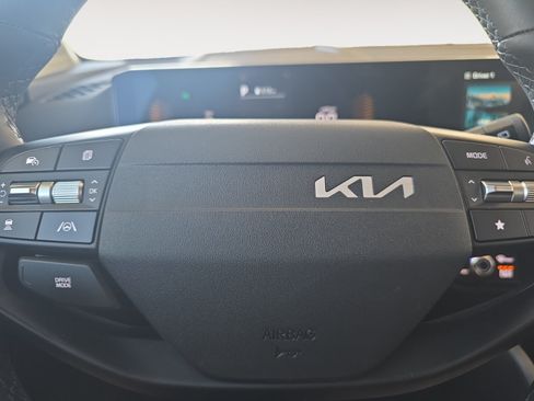 Certified 2026 Kia Sportage LX FWD image 11