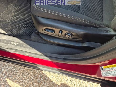 Used 2021 GMC Terrain SLE w/ Driver Convenience Package image 11