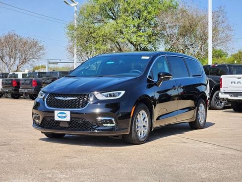 New 2026 Chrysler Pacifica Select FWD image 2