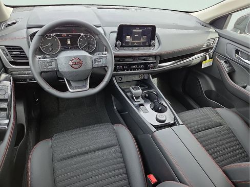Used 2026 Nissan Rogue SV AWD/4WD image 11