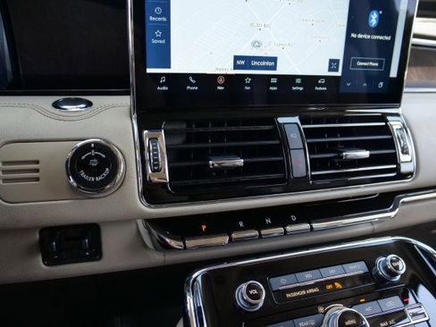 Used 2023 Lincoln Navigator Reserve AWD/4WD image 14