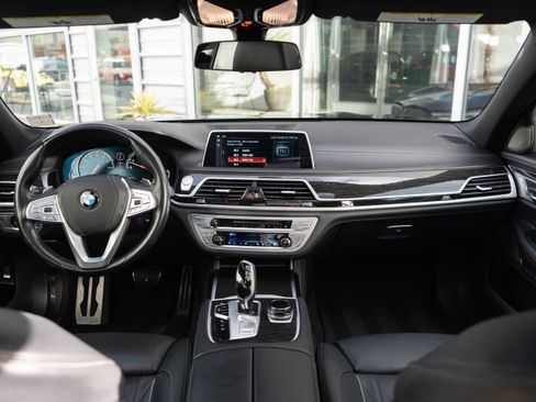 Used 2018 BMW 750i image 41