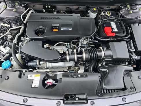 Used 2018 Honda Accord Touring image 9