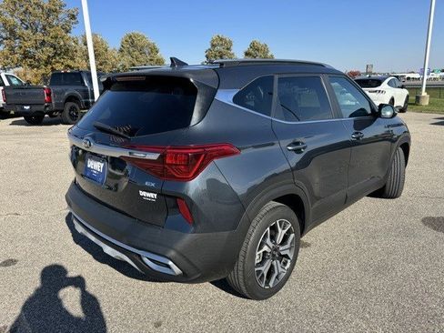 Used 2021 Kia Seltos EX image 9