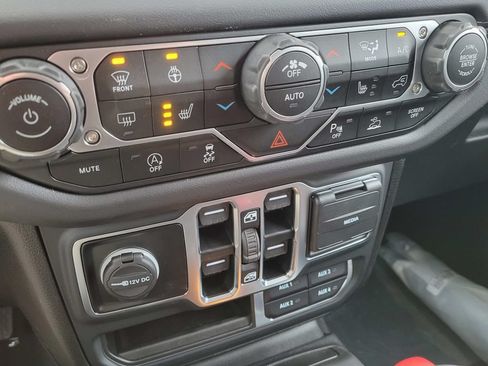 New 2025 Jeep Wrangler Unlimited Sahara w/ Safety Group AWD/4WD image 10