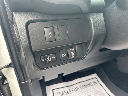 Used 2022 Toyota Tacoma TRD Sport w/ Black Out Package (TMS) AWD/4WD image 18
