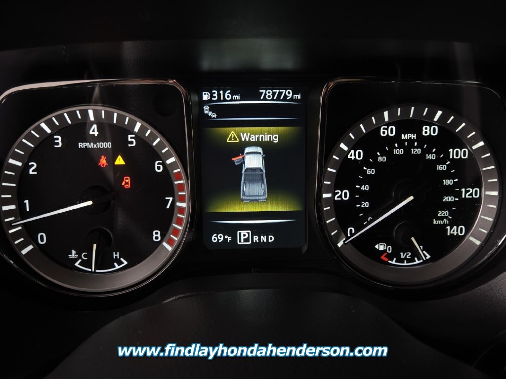 Used 2017 Nissan Titan SV RWD image 32
