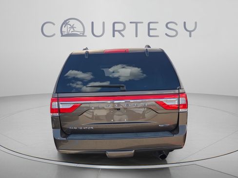 Used 2016 Lincoln Navigator Reserve AWD/4WD image 2