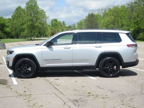 Used 2023 Jeep Grand Cherokee L Laredo AWD/4WD image 25