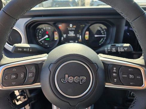 Used 2025 Jeep Wrangler Sahara image 25