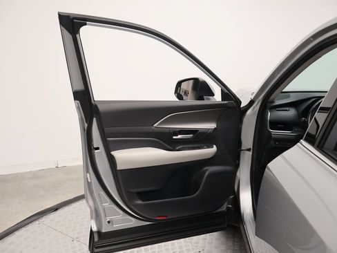 Certified 2024 Toyota Grand Highlander FWD image 16