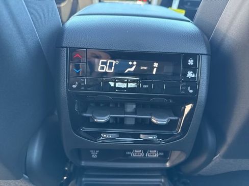 New 2025 Jeep Grand Cherokee L Limited w/ Luxury Tech Group II image 30