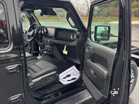 New 2026 Jeep Wrangler Unlimited Sahara image 22