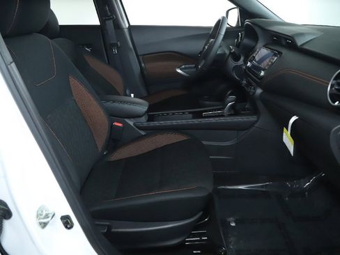 Certified 2024 Nissan Kicks SR image 33