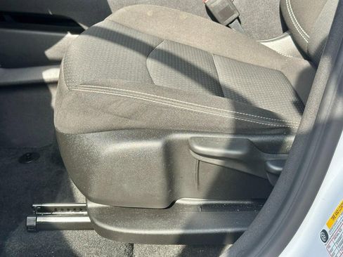 Used 2024 GMC Terrain SLE image 17