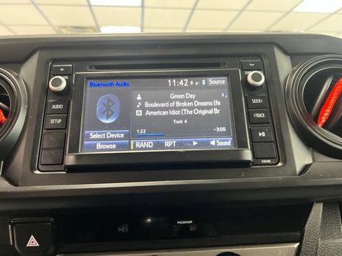 Used 2017 Toyota Tacoma SR AWD/4WD image 20