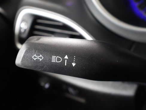 Used 2025 Chrysler Pacifica Select image 41