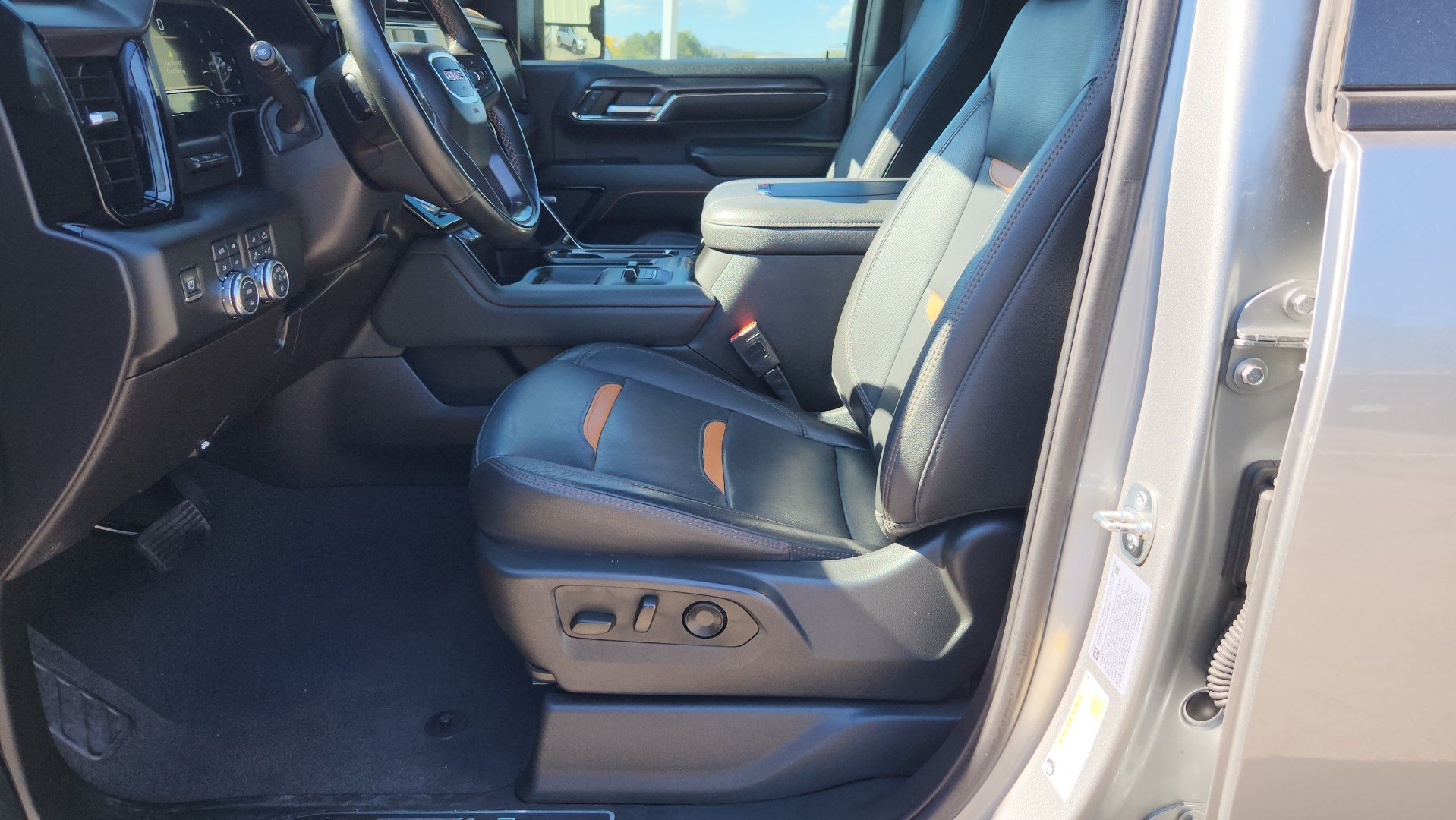 Used 2024 GMC Sierra 3500 AT4 w/ AT4 Premium Plus Package AWD/4WD image 19