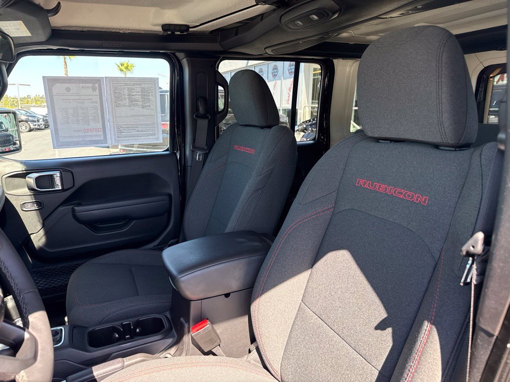 Certified 2025 Jeep Wrangler Unlimited Rubicon w/ Convenience Group AWD/4WD image 14