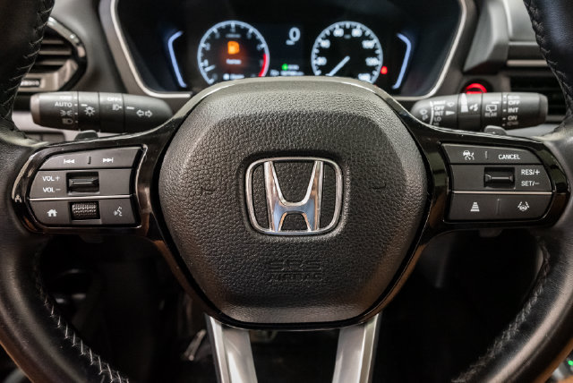 Used 2025 Honda Pilot Touring image 13