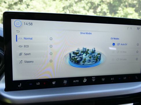 Used 2024 Ford Escape SE image 17