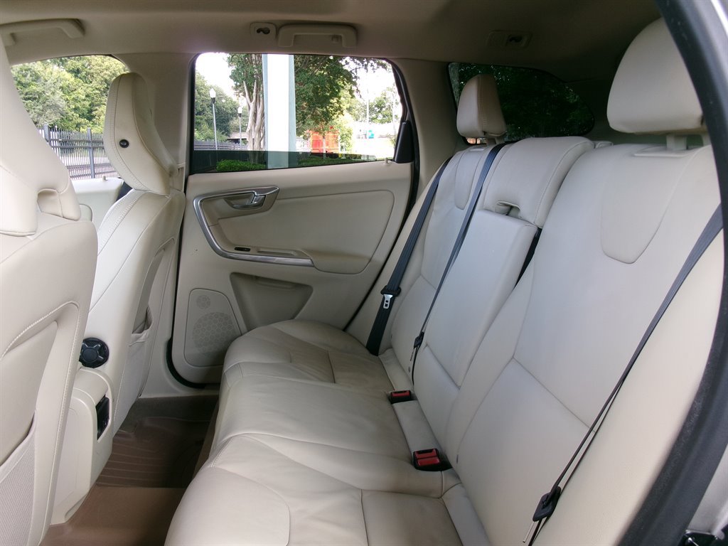 Used 2013 Volvo XC60 3.2 FWD image 28