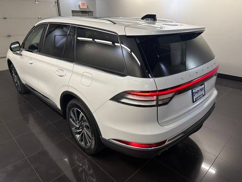 Used 2026 Lincoln Aviator AWD image 4