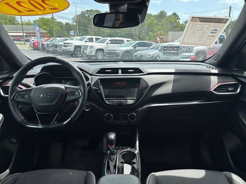 Used 2021 Chevrolet TrailBlazer RS w/ Sun and Liftgate Package AWD/4WD image 25
