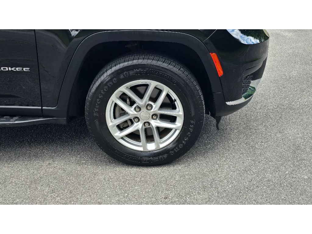 Used 2023 Jeep Grand Cherokee L Laredo AWD/4WD image 26