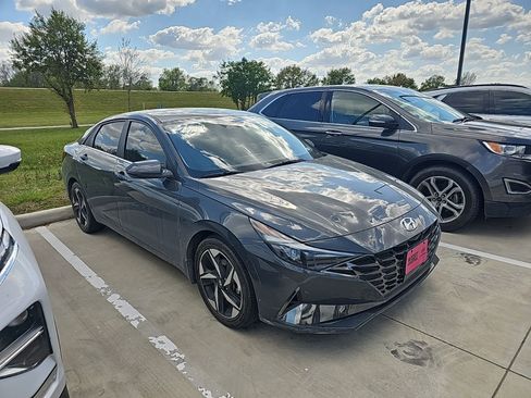 Certified 2023 Hyundai Elantra Limited image 3