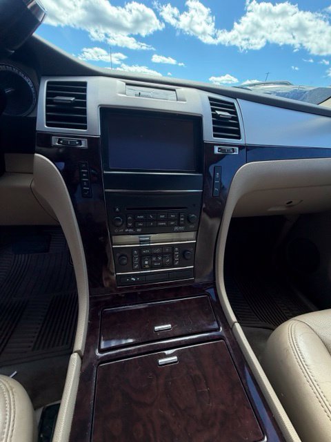 Used 2013 Cadillac Escalade Luxury AWD/4WD image 7