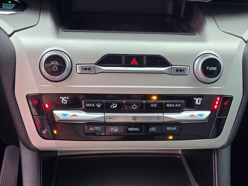 Used 2021 Ford Explorer XLT w/ Equipment Group 202A image 18