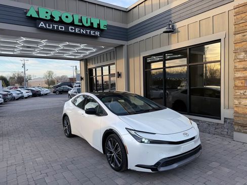 Used 2023 Toyota Prius XLE FWD image 1