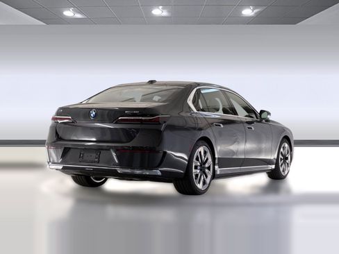 Used 2026 BMW i7 xDrive60 RWD image 8