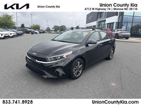 Used 2023 Kia Forte LXS w/ LXS Technology Package FWD image 1