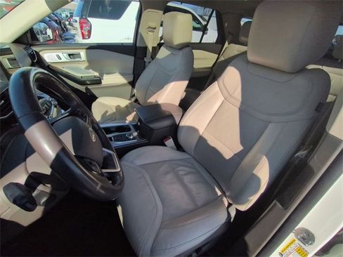 Used 2023 Ford Explorer Platinum w/ Technology Package image 8