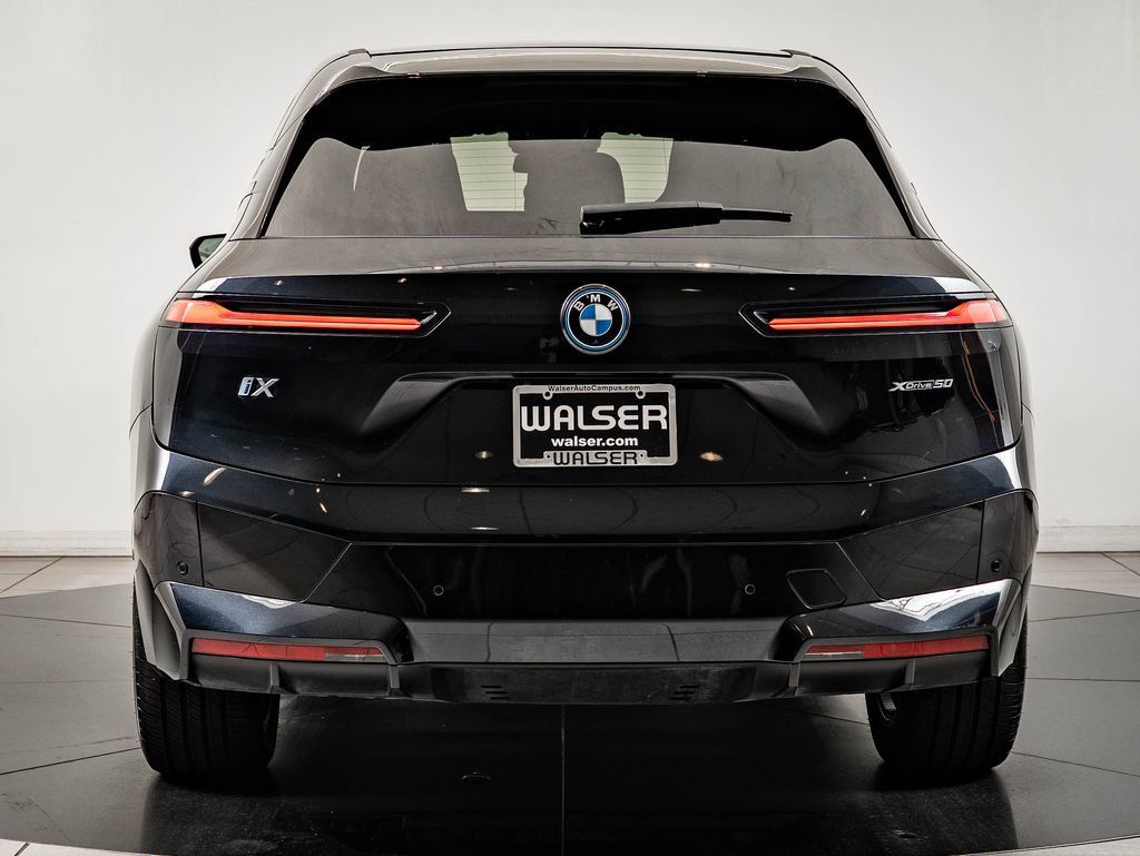 Used 2023 BMW iX xDrive50 w/ Sport Package AWD/4WD image 7