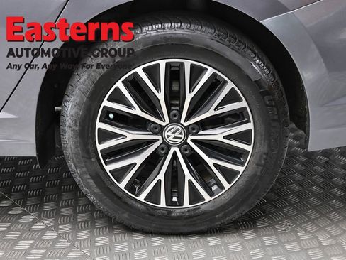 Used 2020 Volkswagen Jetta SE w/ SE Cold Weather Package image 8