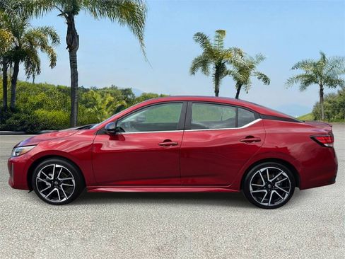 Used 2025 Nissan Sentra SR FWD image 2